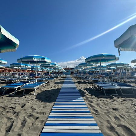 Hotel Bagno Stella Del Mare Marina Di Carrara Exterior foto
