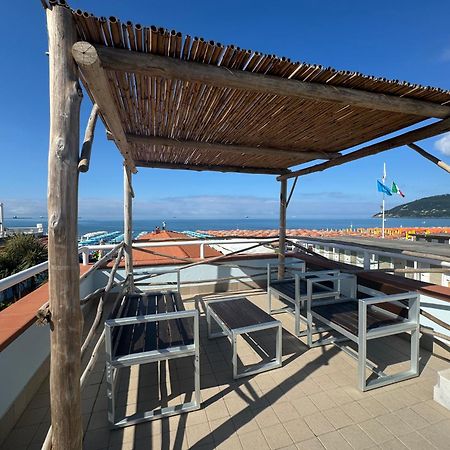 Hotel Bagno Stella Del Mare Marina Di Carrara Exterior foto